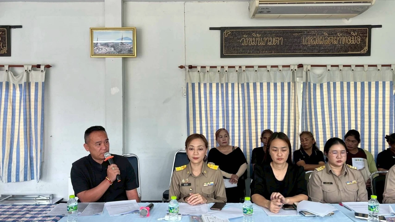 ประชุมวางแผนขับเคลื่อนงานตำบลเข้มแข็งตามหลักปรัชญาของเศรษฐกิจพอเพียงตำบลดงดำ