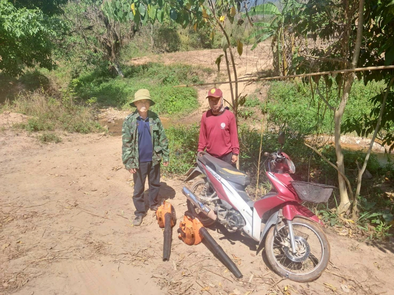 ออกเหตุดับไฟป่า เขตป่าชุมชนหมู่ 6 งานป้องกันและบรรเทาสาธารณภัย ร่วมกับเจ้าหน้าที่จิตอาสาไฟป่า