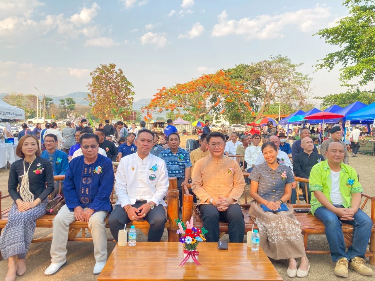 พิธีเปิดตลาดนัดชุมชนตำบลดงดำ ตามโครงการ “แอ๊ะแล๊ะ” มาดงดำแล้วดวงดี มีของดี ที่ดงดำ