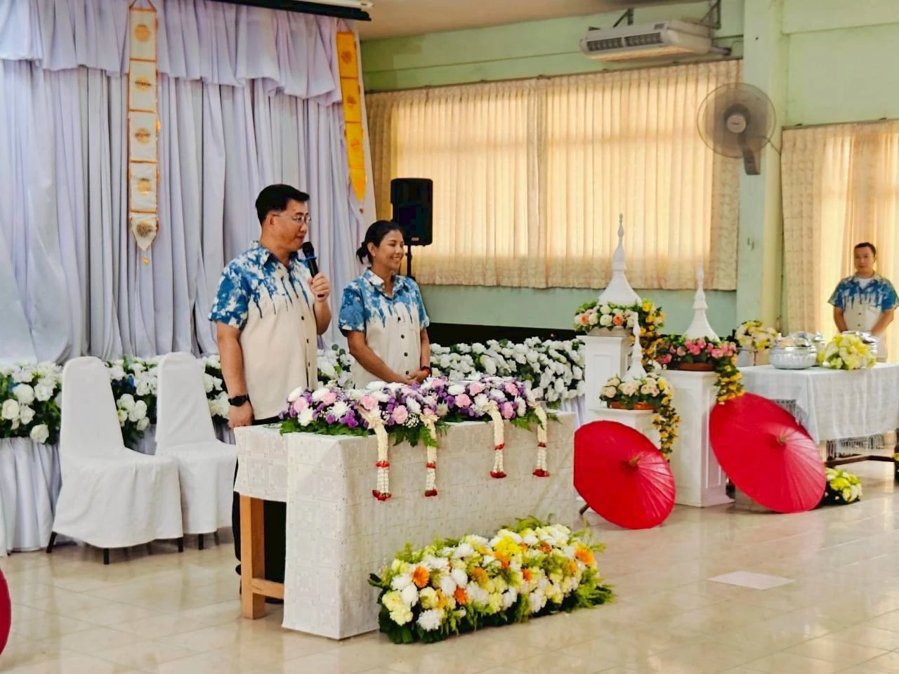 ร่วมพิธีรดน้ำดำหัวขอพรนายอำเภอลี้และนายกกิ่งกาชาดอำเภอลี้