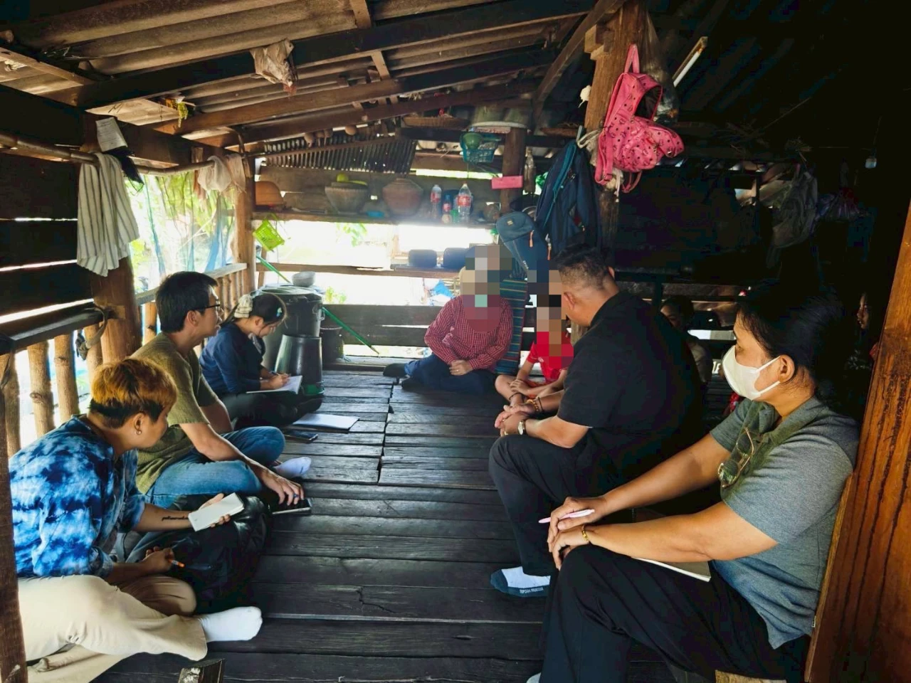 ลงพื้นที่เยี่ยมครอบครัวเด็กยากจน ร่วมกับเจ้าหน้าที่ กสศ. ภายใต้โครงการ Thailand Zero Dropout เพื่อดำเนิการให้ความช่วยเหลือ ในพื้นที่บ้านดงดำ หมู่ที่ 2 และบ้านห้วยหญ้าไซ หมู่ ที่ 4